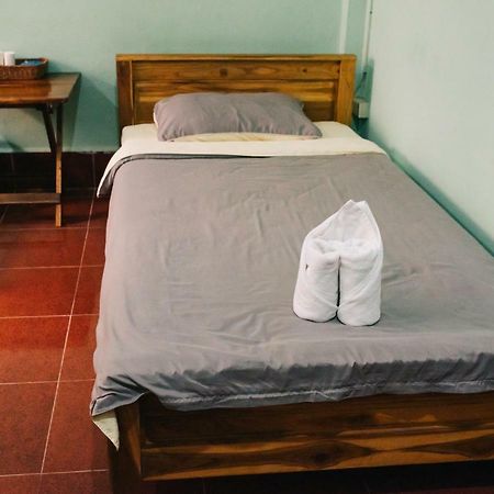 לואנג פרבאנג Mao Phasok Riverside Guesthouse מראה חיצוני תמונה