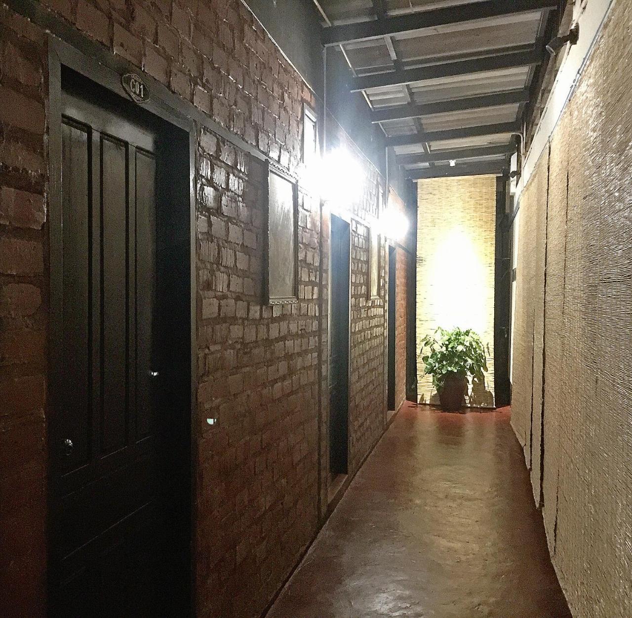 לואנג פרבאנג Mao Phasok Riverside Guesthouse מראה חיצוני תמונה