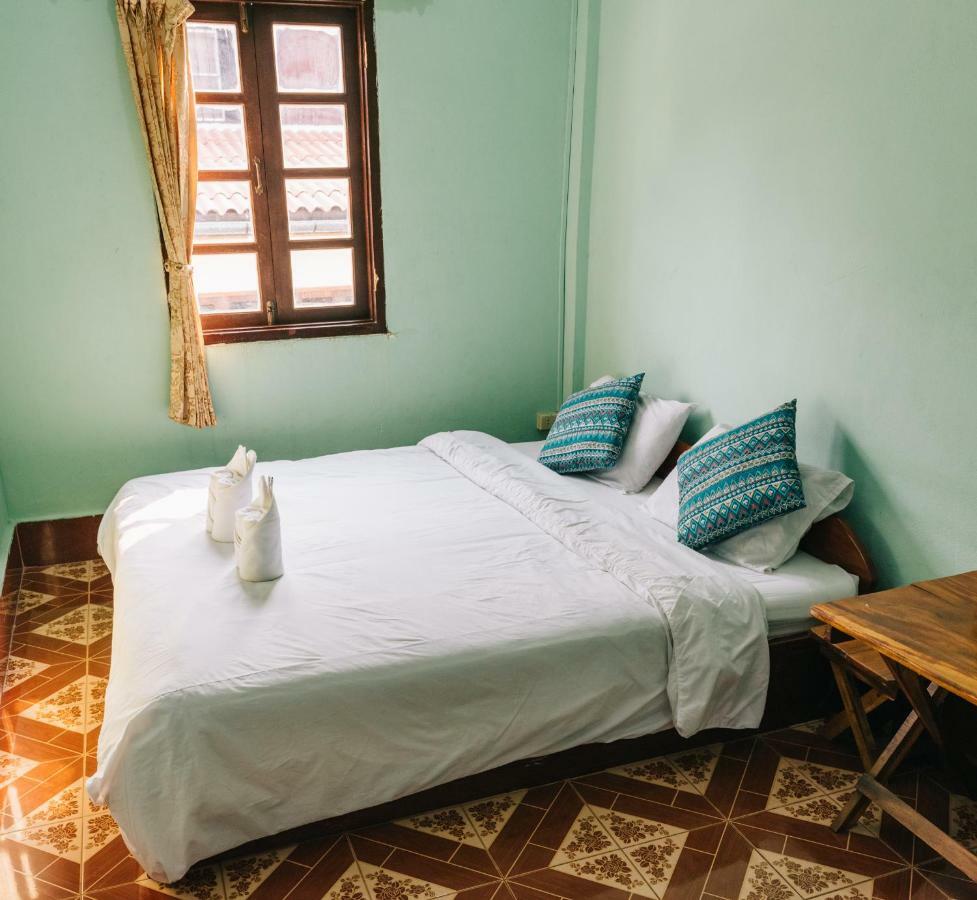 לואנג פרבאנג Mao Phasok Riverside Guesthouse מראה חיצוני תמונה